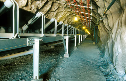 Belt in tunnel
